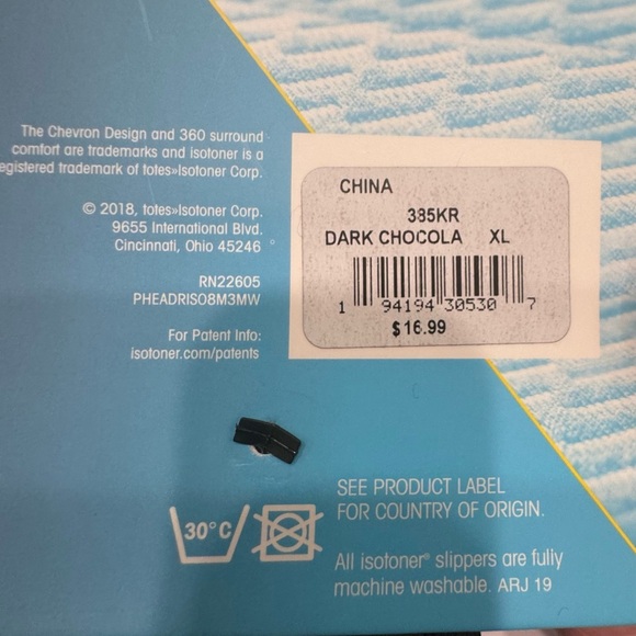 Men’s NWT XL Isotoner Slippers - Picture 3 of 3